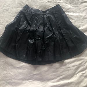 Mini pleather black skirt